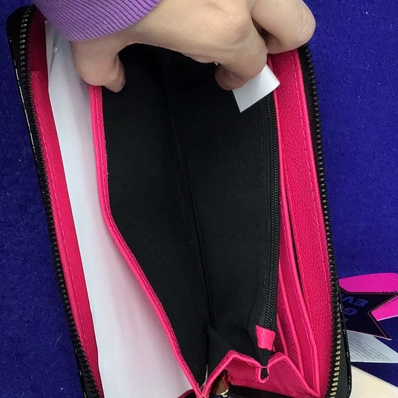 BETSEY JOHNSON BLACK ZIP AROUND WALLET - Picture 6 of 10